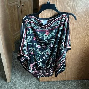 Monroe & Main blouse. Fits more like a large.